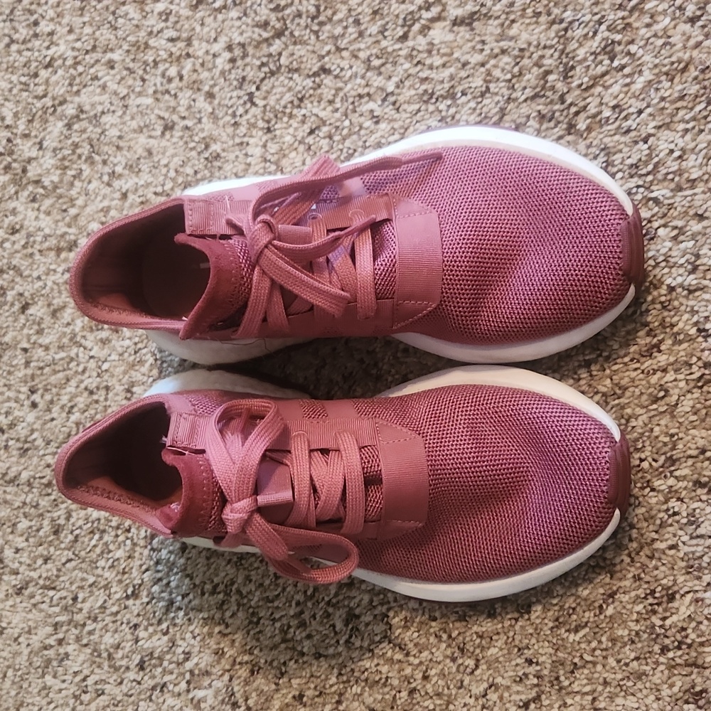 Adidas Sneakers